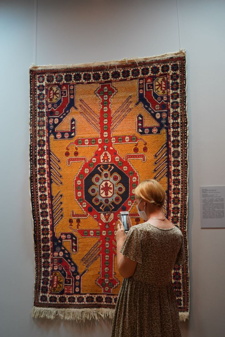 Потрясающий мир азербайджанских ковров в России, или Бакинское детство министра культуры Татарстана  (ФОТО)