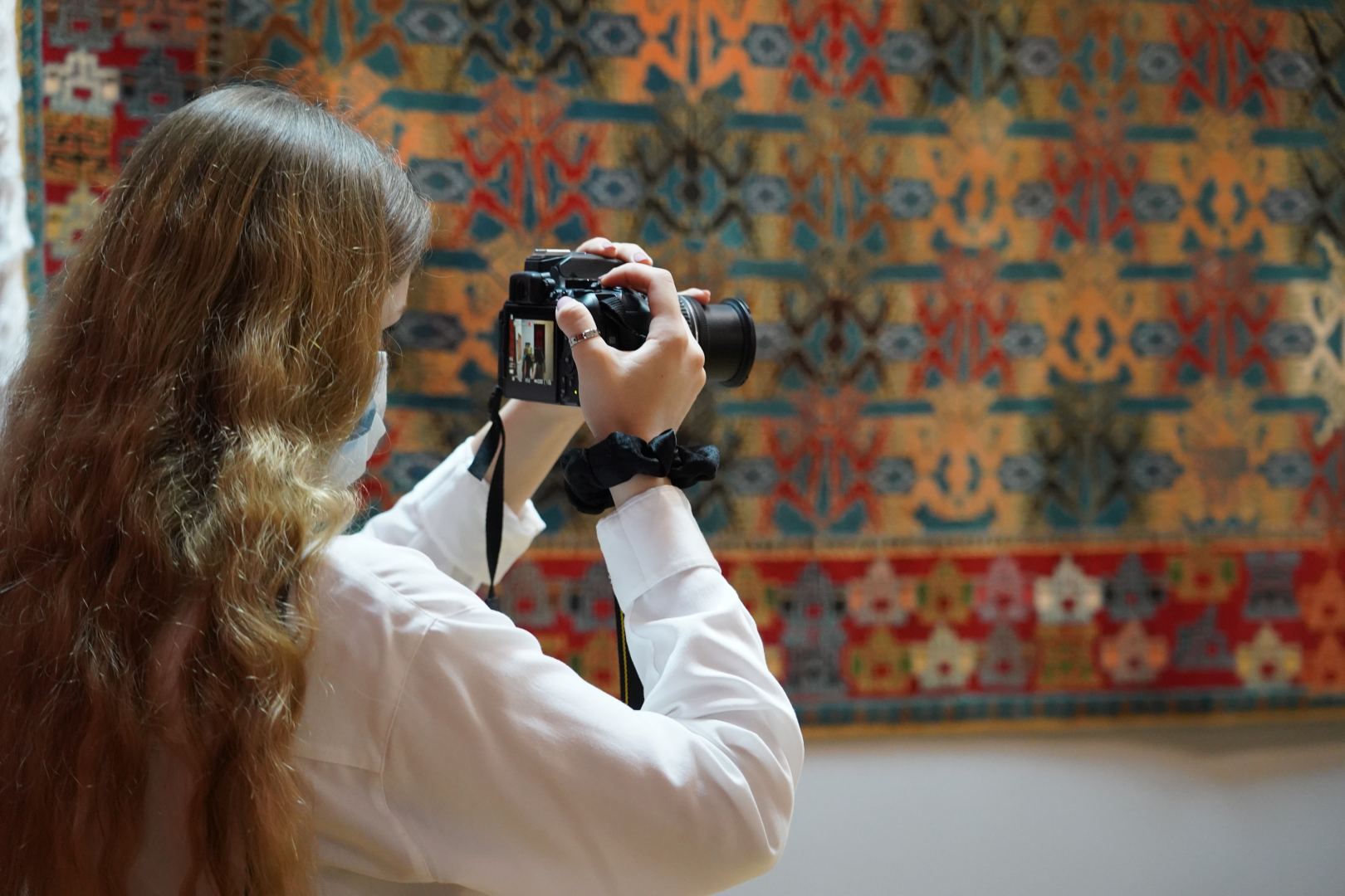 Потрясающий мир азербайджанских ковров в России, или Бакинское детство министра культуры Татарстана  (ФОТО)