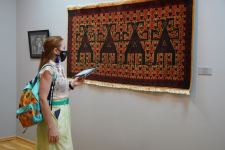 Потрясающий мир азербайджанских ковров в России, или Бакинское детство министра культуры Татарстана  (ФОТО)