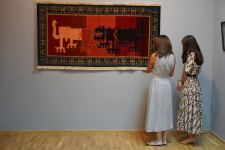 Потрясающий мир азербайджанских ковров в России, или Бакинское детство министра культуры Татарстана  (ФОТО)