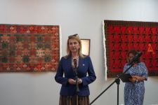 Потрясающий мир азербайджанских ковров в России, или Бакинское детство министра культуры Татарстана  (ФОТО)