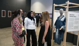 В Баку приданое шведской художницы превратилось в произведение искусства (ФОТО)