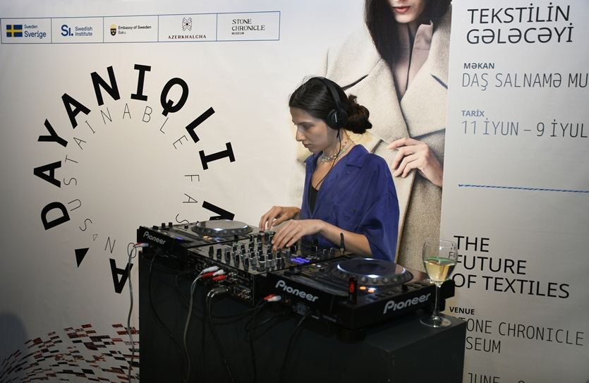 В Баку приданое шведской художницы превратилось в произведение искусства (ФОТО)