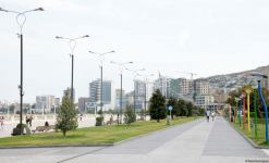 Бакинский бульвар - излюбленное место отдыха туристов и жителей столицы - ФОТОРЕПОРТАЖ