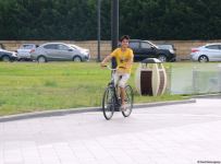 Бакинский бульвар - излюбленное место отдыха туристов и жителей столицы - ФОТОРЕПОРТАЖ