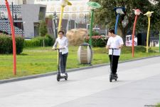 Бакинский бульвар - излюбленное место отдыха туристов и жителей столицы - ФОТОРЕПОРТАЖ