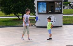 Бакинский бульвар - излюбленное место отдыха туристов и жителей столицы - ФОТОРЕПОРТАЖ