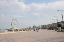 Бакинский бульвар - излюбленное место отдыха туристов и жителей столицы - ФОТОРЕПОРТАЖ