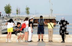 Бакинский бульвар - излюбленное место отдыха туристов и жителей столицы - ФОТОРЕПОРТАЖ