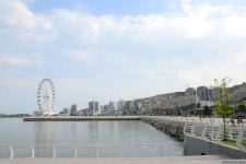 Бакинский бульвар - излюбленное место отдыха туристов и жителей столицы - ФОТОРЕПОРТАЖ