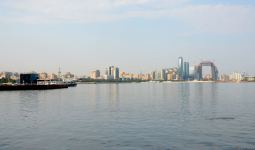 Бакинский бульвар - излюбленное место отдыха туристов и жителей столицы - ФОТОРЕПОРТАЖ