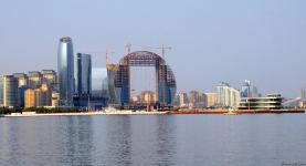 Бакинский бульвар - излюбленное место отдыха туристов и жителей столицы - ФОТОРЕПОРТАЖ