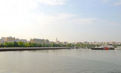 Бакинский бульвар - излюбленное место отдыха туристов и жителей столицы - ФОТОРЕПОРТАЖ