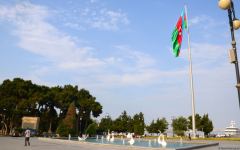 Бакинский бульвар - излюбленное место отдыха туристов и жителей столицы - ФОТОРЕПОРТАЖ