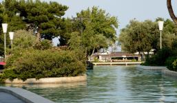 Бакинский бульвар - излюбленное место отдыха туристов и жителей столицы - ФОТОРЕПОРТАЖ