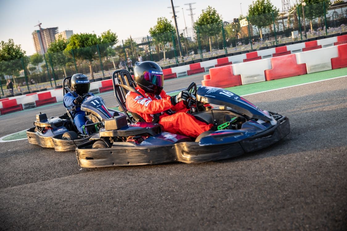 Один день в Баку - на высокой скорости, не боясь штрафов дорожной полиции (ФОТО)