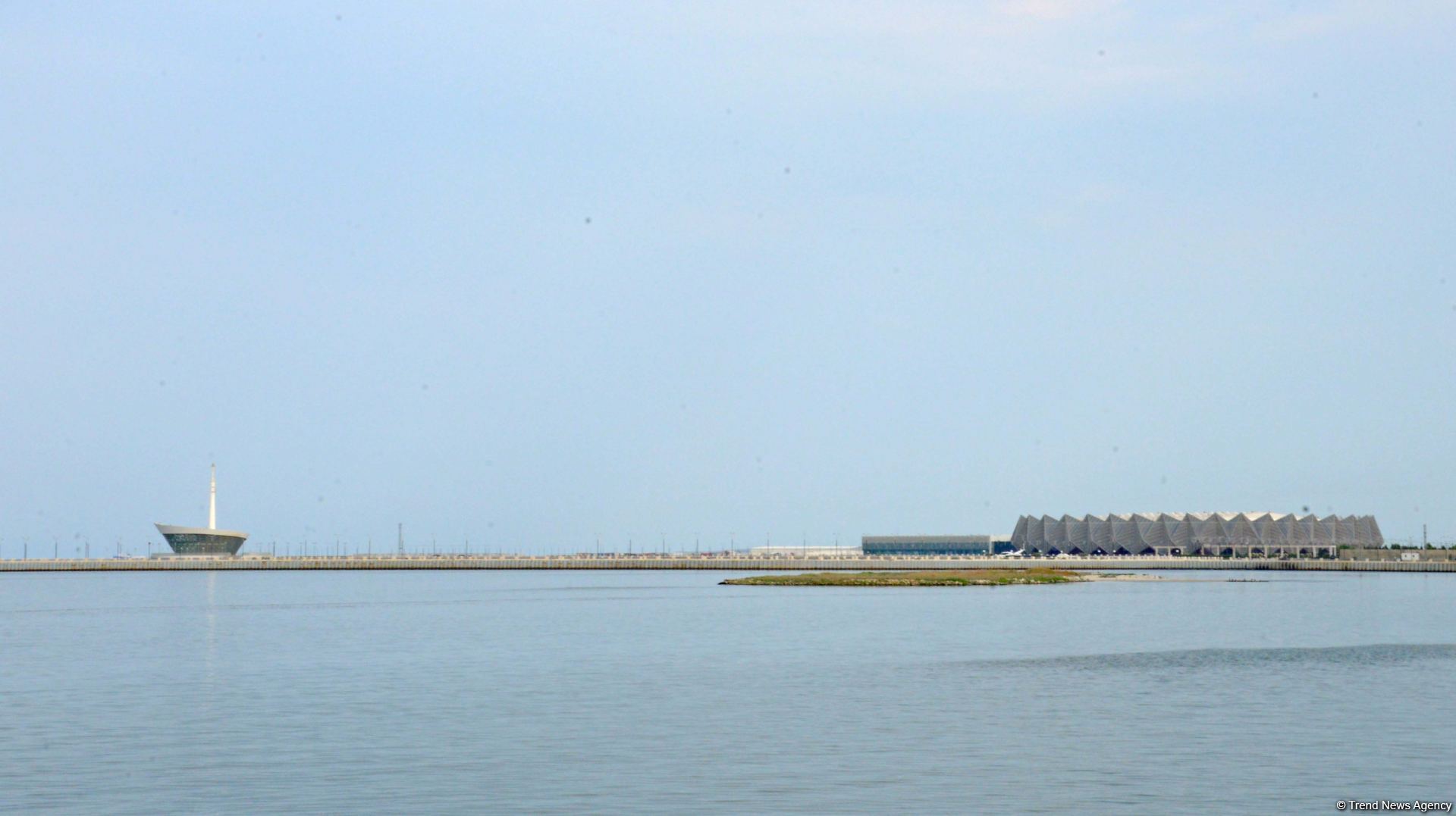 Бакинский бульвар - излюбленное место отдыха туристов и жителей столицы - ФОТОРЕПОРТАЖ