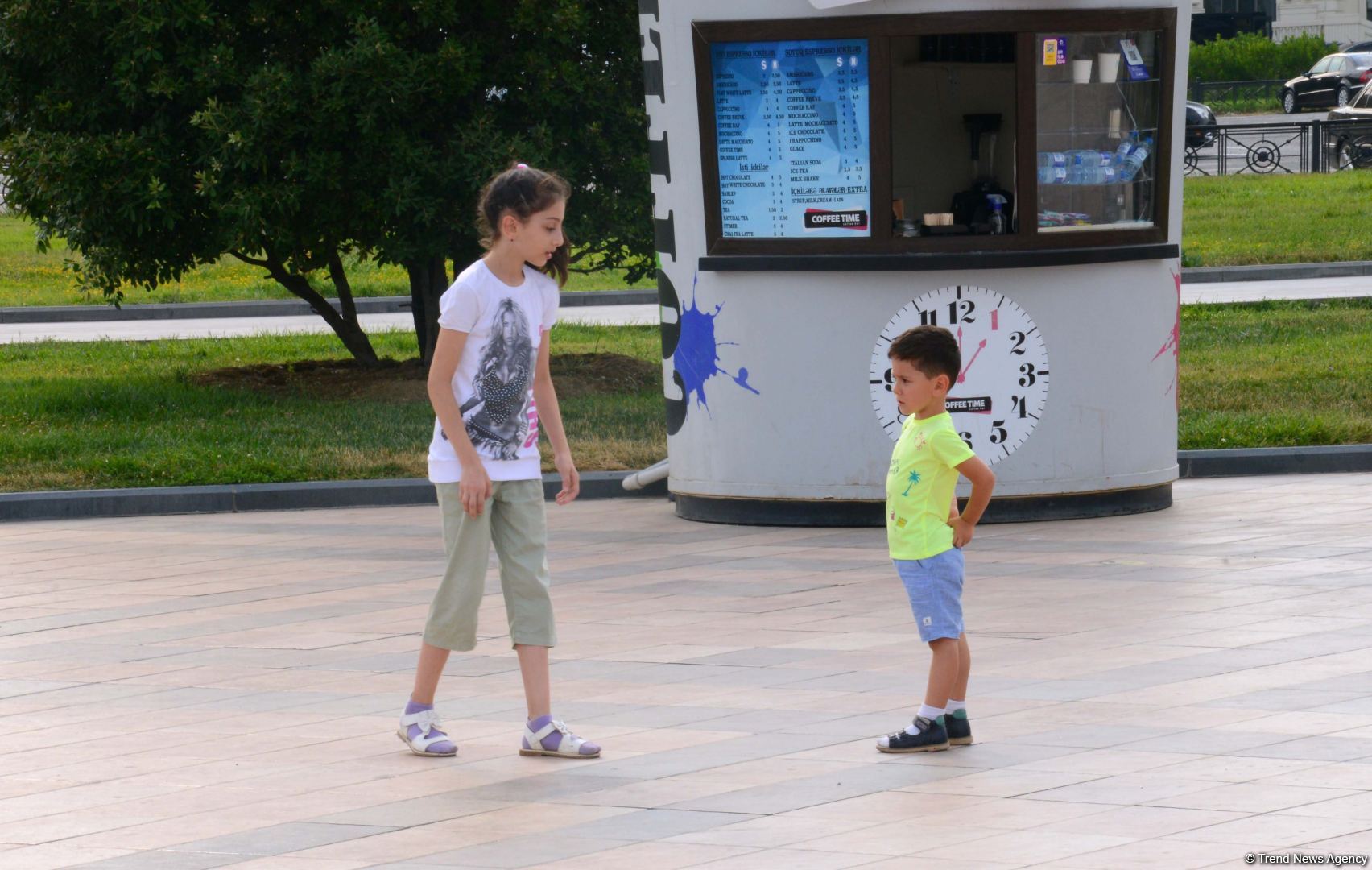 Бакинский бульвар - излюбленное место отдыха туристов и жителей столицы - ФОТОРЕПОРТАЖ
