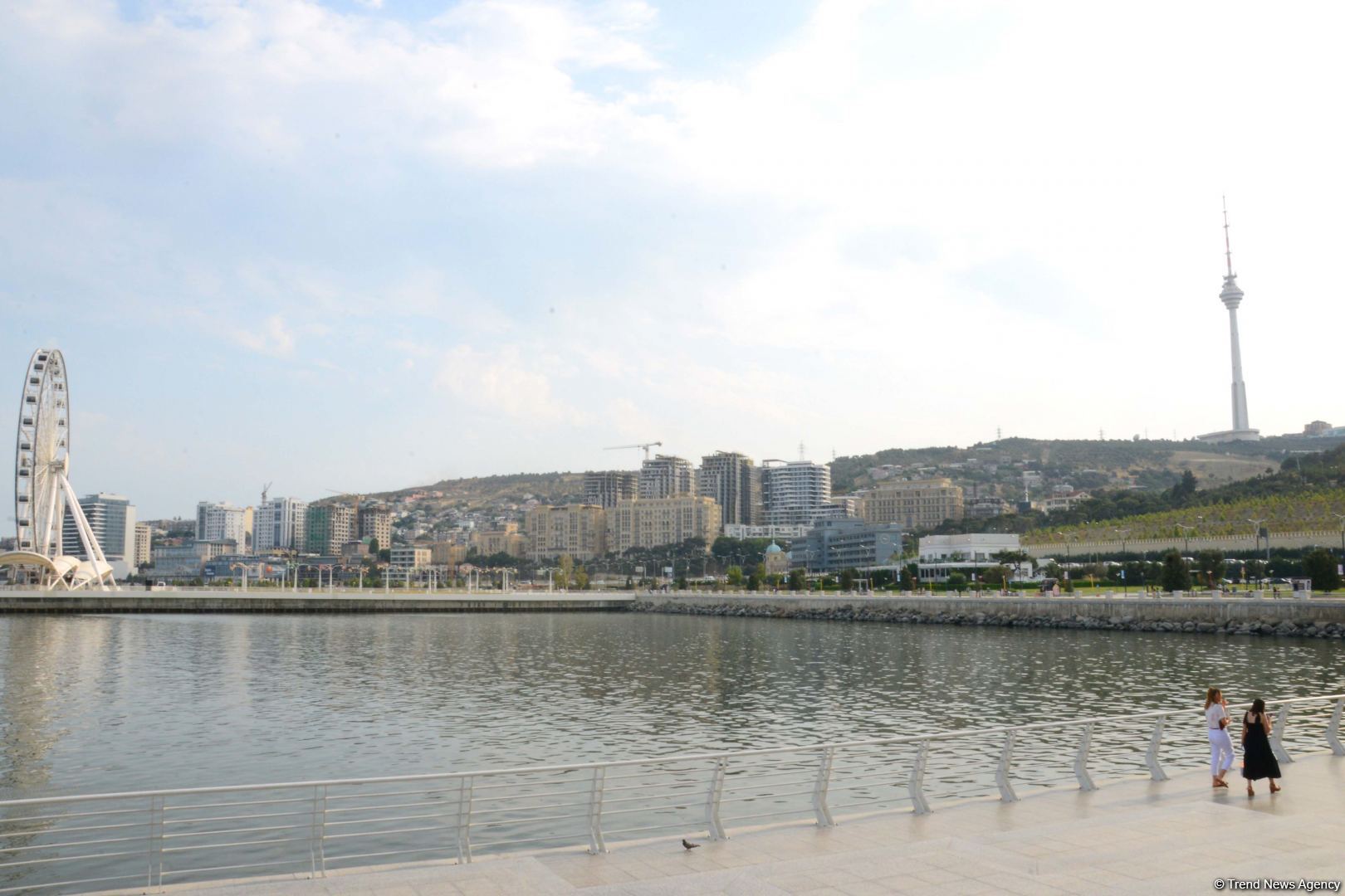 Бакинский бульвар - излюбленное место отдыха туристов и жителей столицы - ФОТОРЕПОРТАЖ