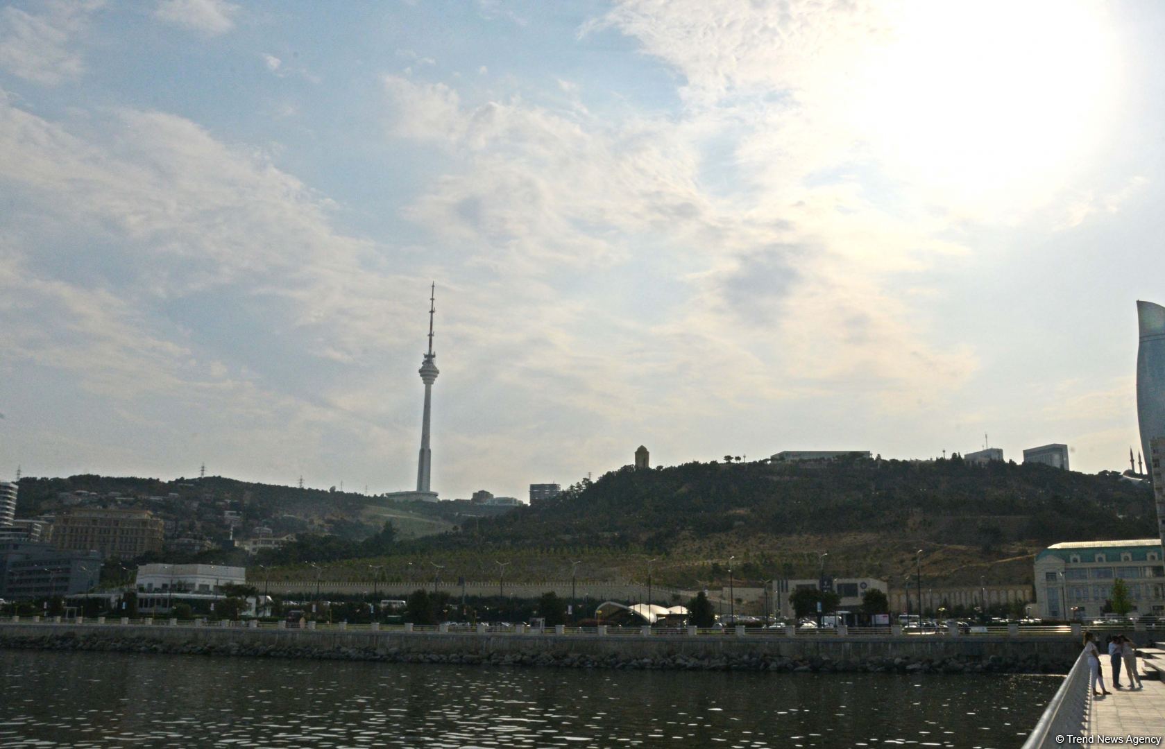 Бакинский бульвар - излюбленное место отдыха туристов и жителей столицы - ФОТОРЕПОРТАЖ