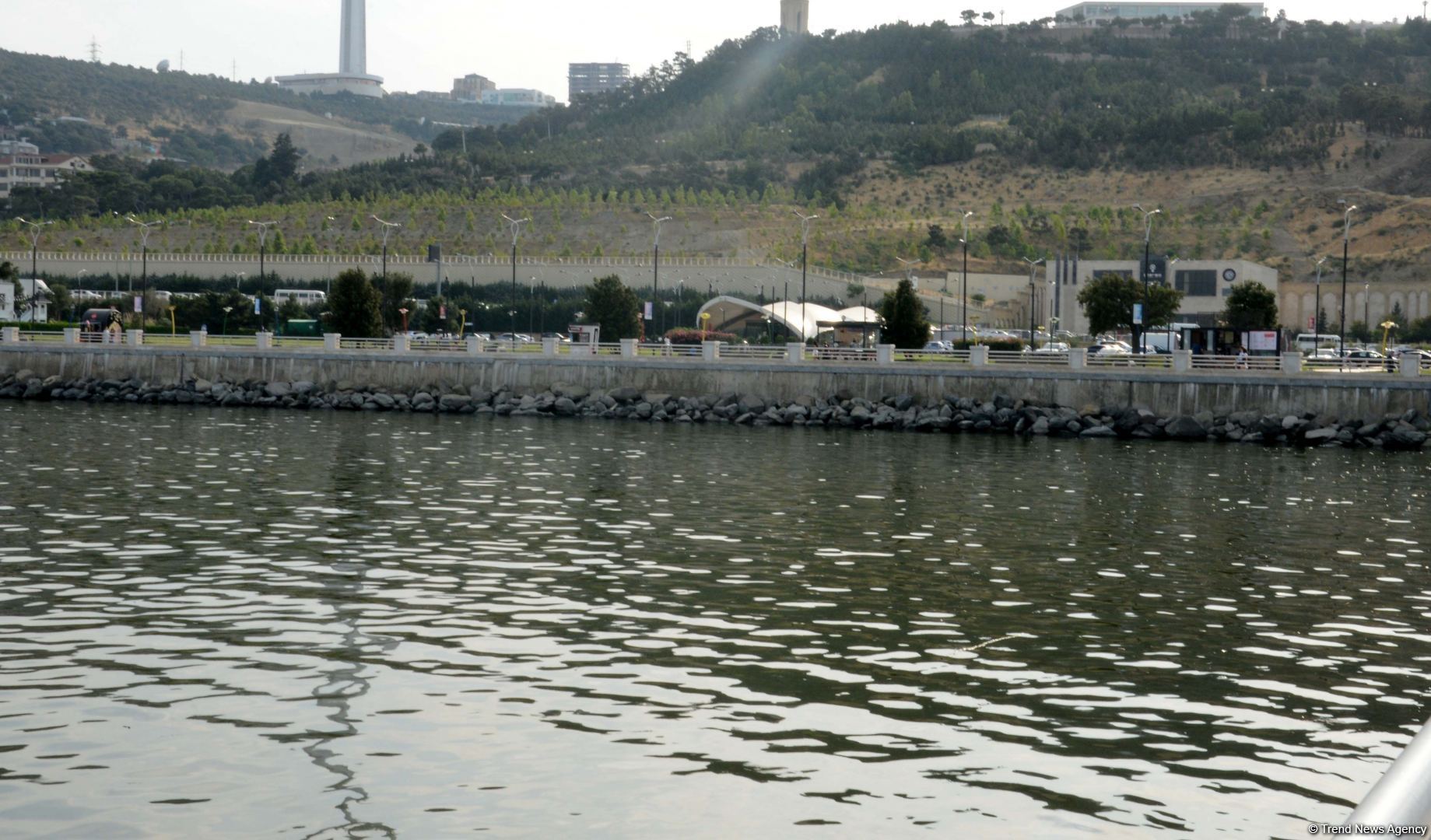 Бакинский бульвар - излюбленное место отдыха туристов и жителей столицы - ФОТОРЕПОРТАЖ