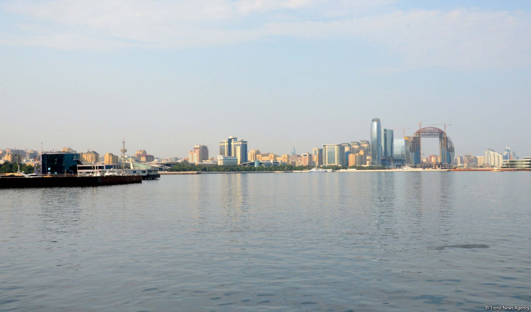 Бакинский бульвар - излюбленное место отдыха туристов и жителей столицы - ФОТОРЕПОРТАЖ