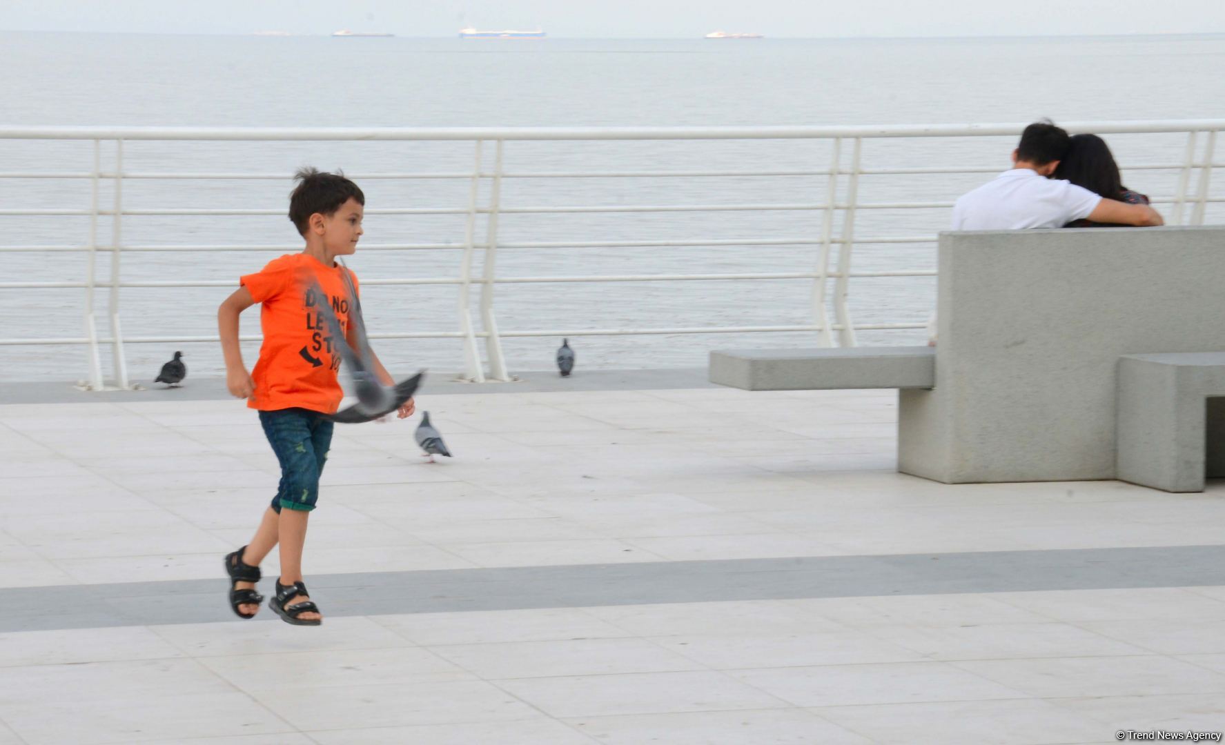 Бакинский бульвар - излюбленное место отдыха туристов и жителей столицы - ФОТОРЕПОРТАЖ