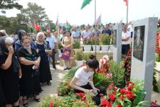 В Баку чтят память генерал-майора Полада Гашимова и полковника Ильгара Мирзоева (ФОТО)