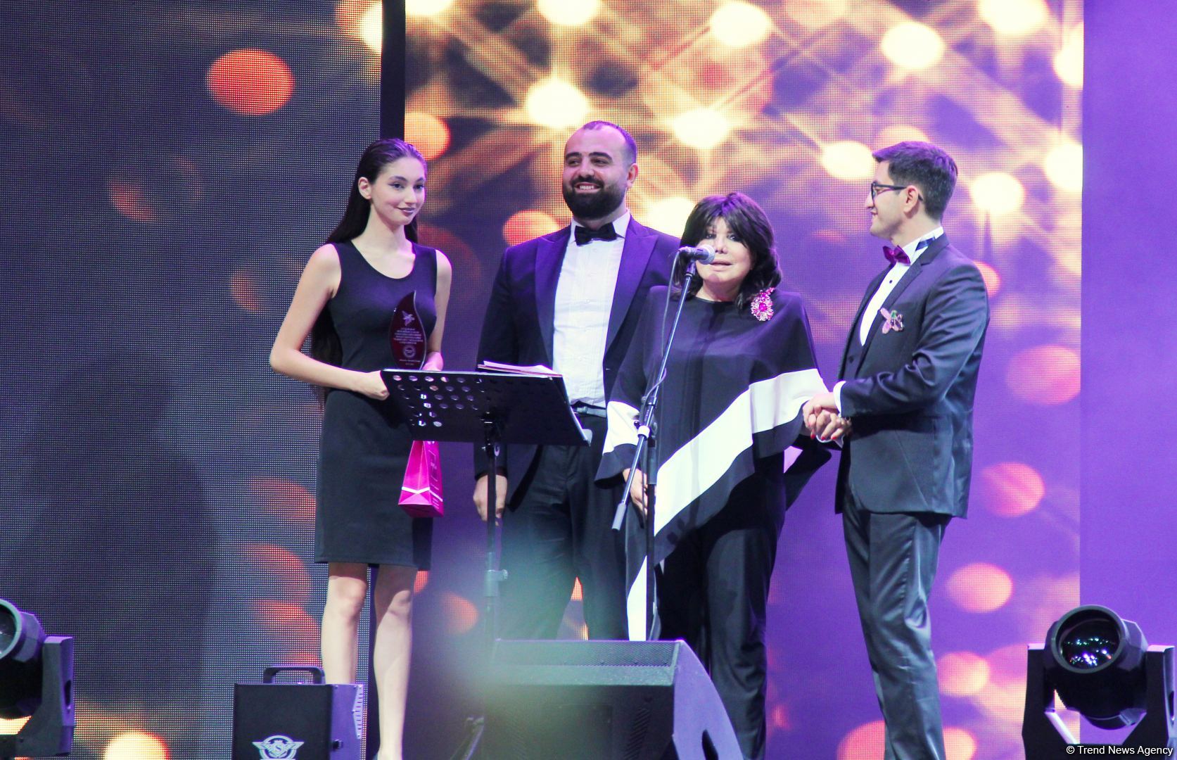 В Баку прошла торжественная церемония награждения премии "Харыбюльбюль" (ФОТО)
