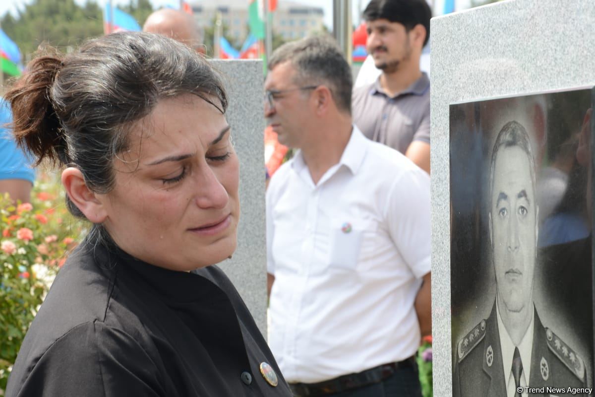 В Баку чтят память генерал-майора Полада Гашимова и полковника Ильгара Мирзоева (ФОТО)