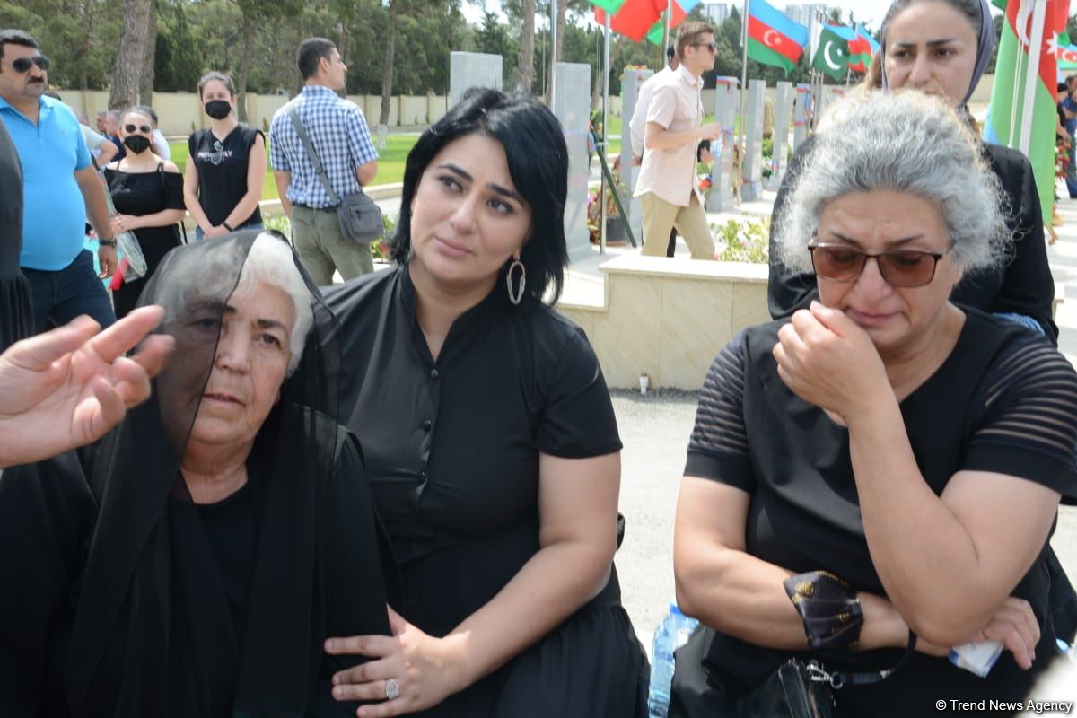 В Баку чтят память генерал-майора Полада Гашимова и полковника Ильгара Мирзоева (ФОТО)