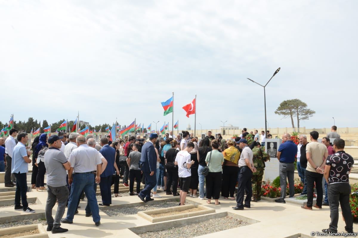 В Баку чтят память генерал-майора Полада Гашимова и полковника Ильгара Мирзоева (ФОТО)