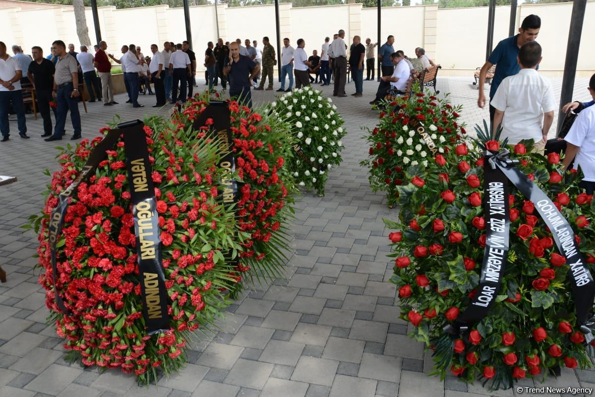 В Баку чтят память генерал-майора Полада Гашимова и полковника Ильгара Мирзоева (ФОТО)