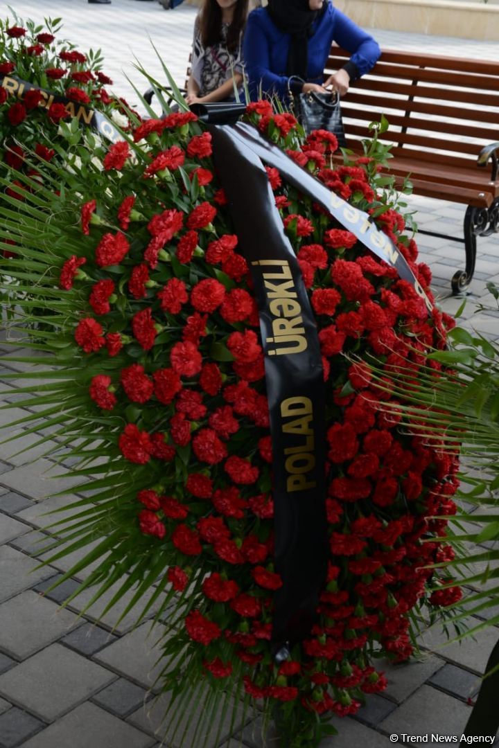 В Баку чтят память генерал-майора Полада Гашимова и полковника Ильгара Мирзоева (ФОТО)