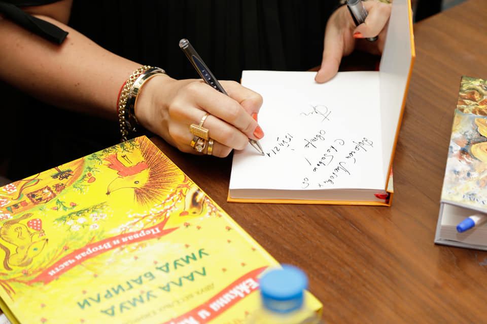 Тяжелая исповедь наркомана от азербайджанской писательницы с мистическими способностями (ФОТО)