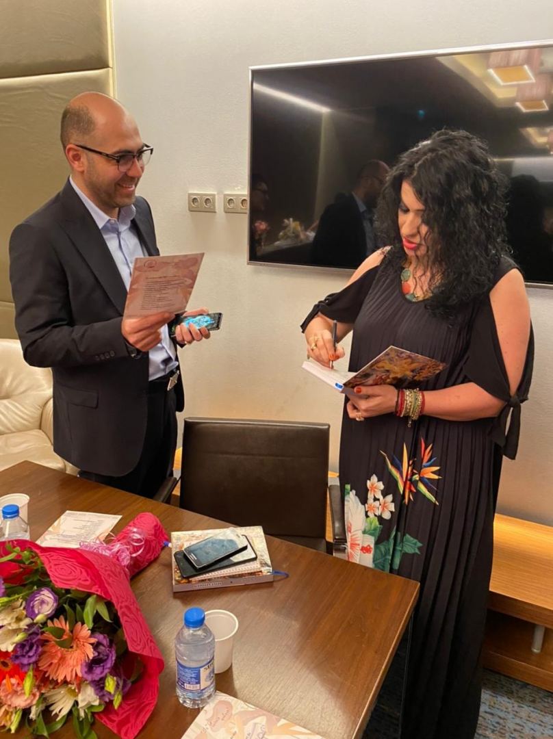 Тяжелая исповедь наркомана от азербайджанской писательницы с мистическими способностями (ФОТО)