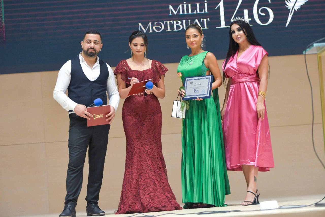 В Баку прошла церемония награждения премией Əkinçi ко Дню национальной прессы (ФОТО)