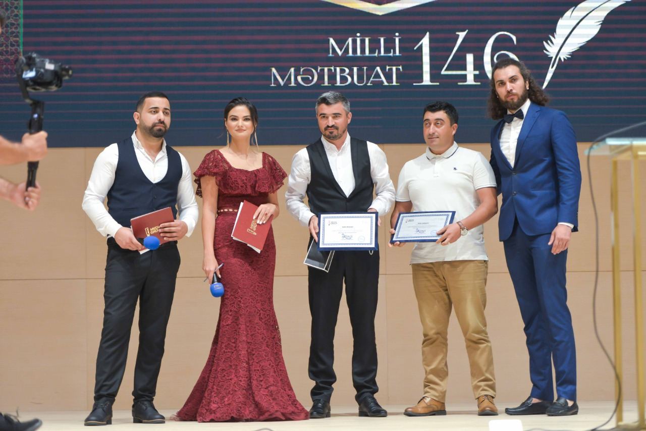 В Баку прошла церемония награждения премией Əkinçi ко Дню национальной прессы (ФОТО)