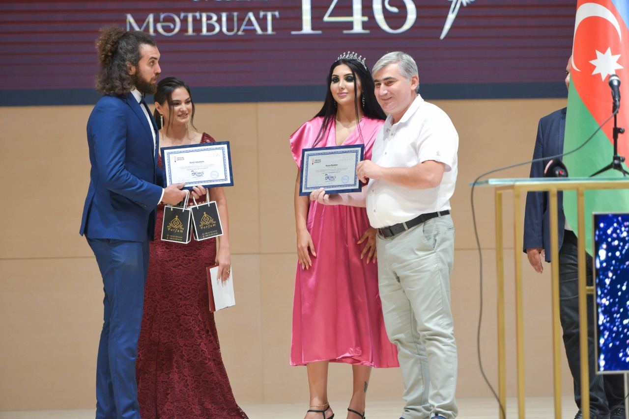 В Баку прошла церемония награждения премией Əkinçi ко Дню национальной прессы (ФОТО)