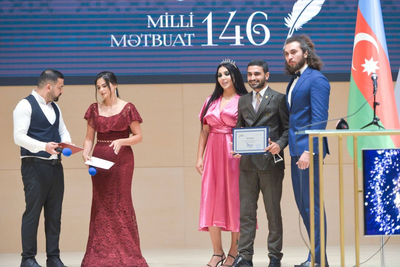 В Баку прошла церемония награждения премией Əkinçi ко Дню национальной прессы (ФОТО)