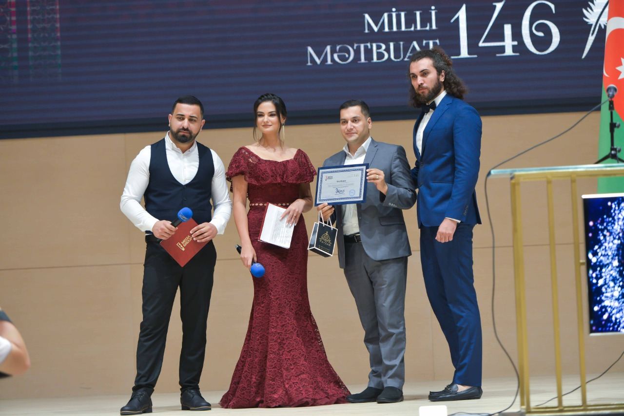 В Баку прошла церемония награждения премией Əkinçi ко Дню национальной прессы (ФОТО)