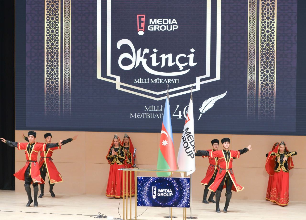 В Баку прошла церемония награждения премией Əkinçi ко Дню национальной прессы (ФОТО)