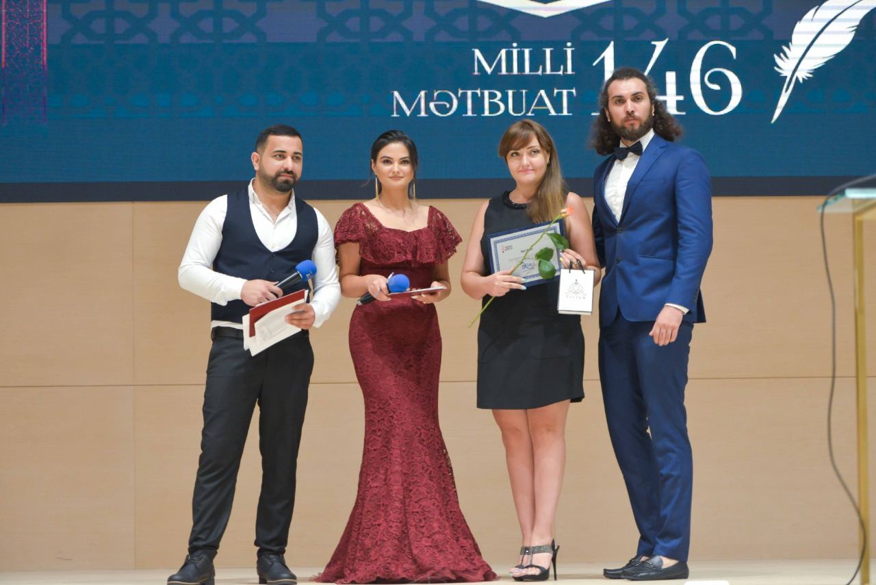 В Баку прошла церемония награждения премией Əkinçi ко Дню национальной прессы (ФОТО)