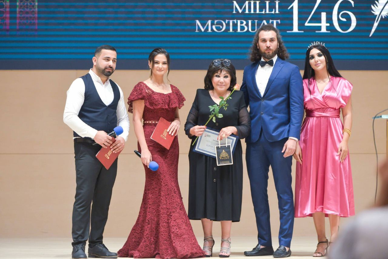 В Баку прошла церемония награждения премией Əkinçi ко Дню национальной прессы (ФОТО)