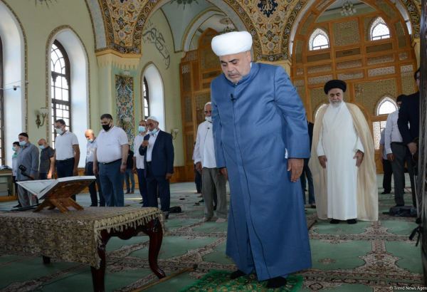 В мечетях Баку совершен праздничный намаз (ФОТО)