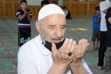 В мечетях Баку совершен праздничный намаз (ФОТО)