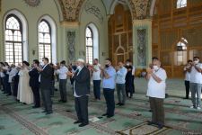 В мечетях Баку совершен праздничный намаз (ФОТО)