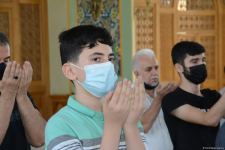 В мечетях Баку совершен праздничный намаз (ФОТО)