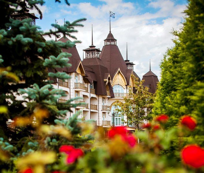 Цветочный шатер-зонтик азербайджанского флориста признан одним из лучших в России (ФОТО)