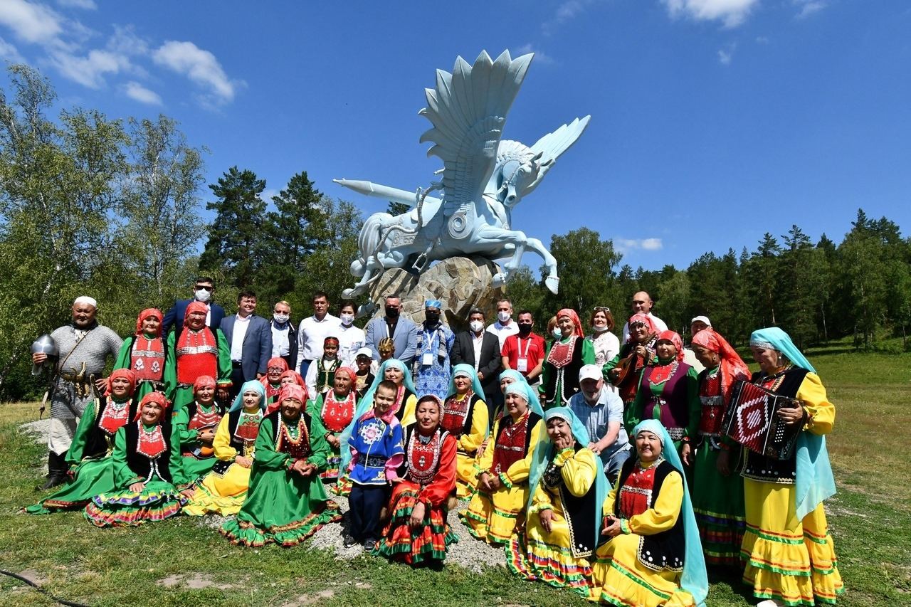 Два мировых рекорда в Башкортостане. Ансамбль "Ритм" с успехом представил Азербайджан на Всемирной фольклориаде (ВИДЕО,ФОТО)